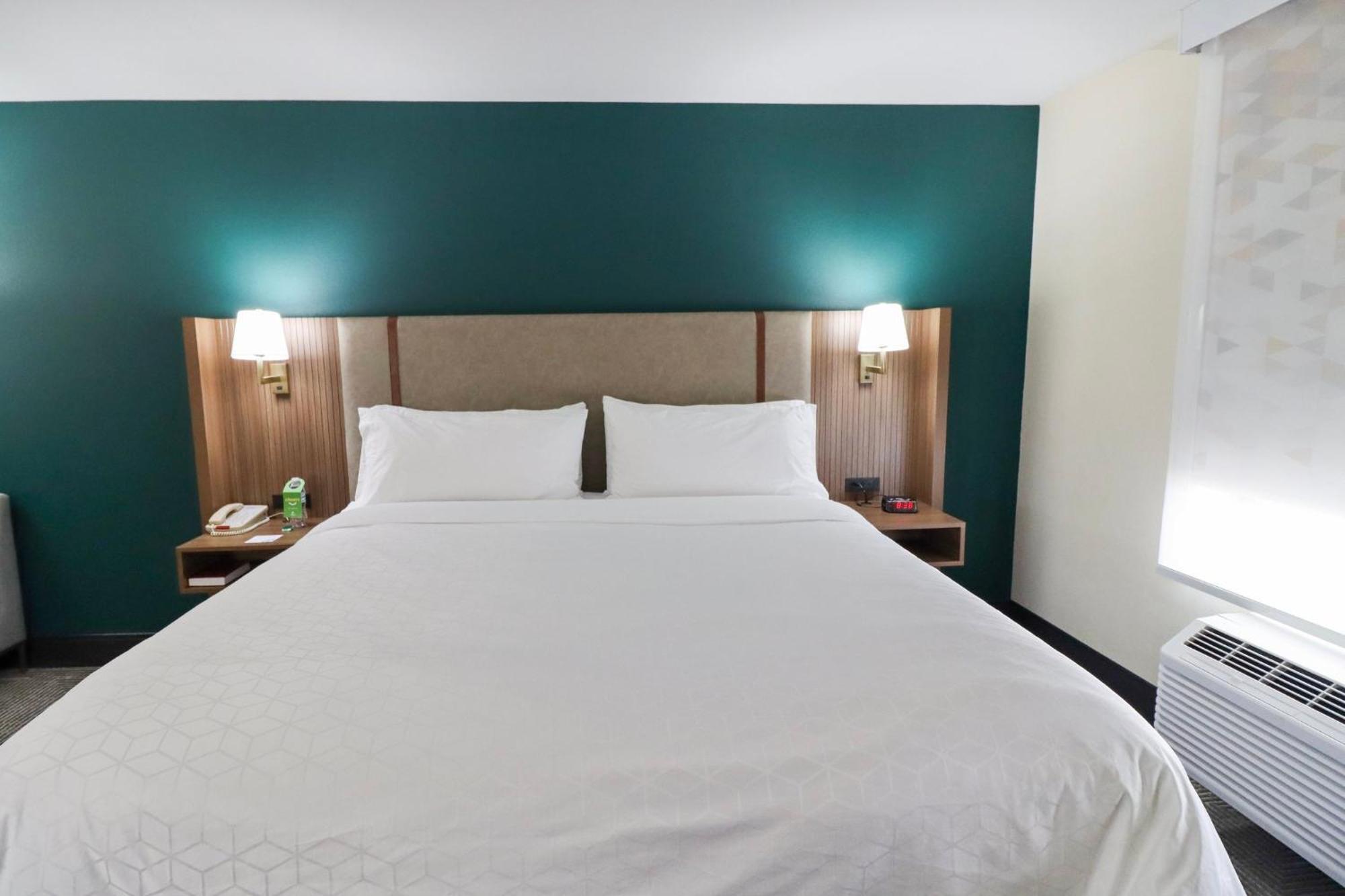 Holiday Inn Quincy By Ihg Exterior photo