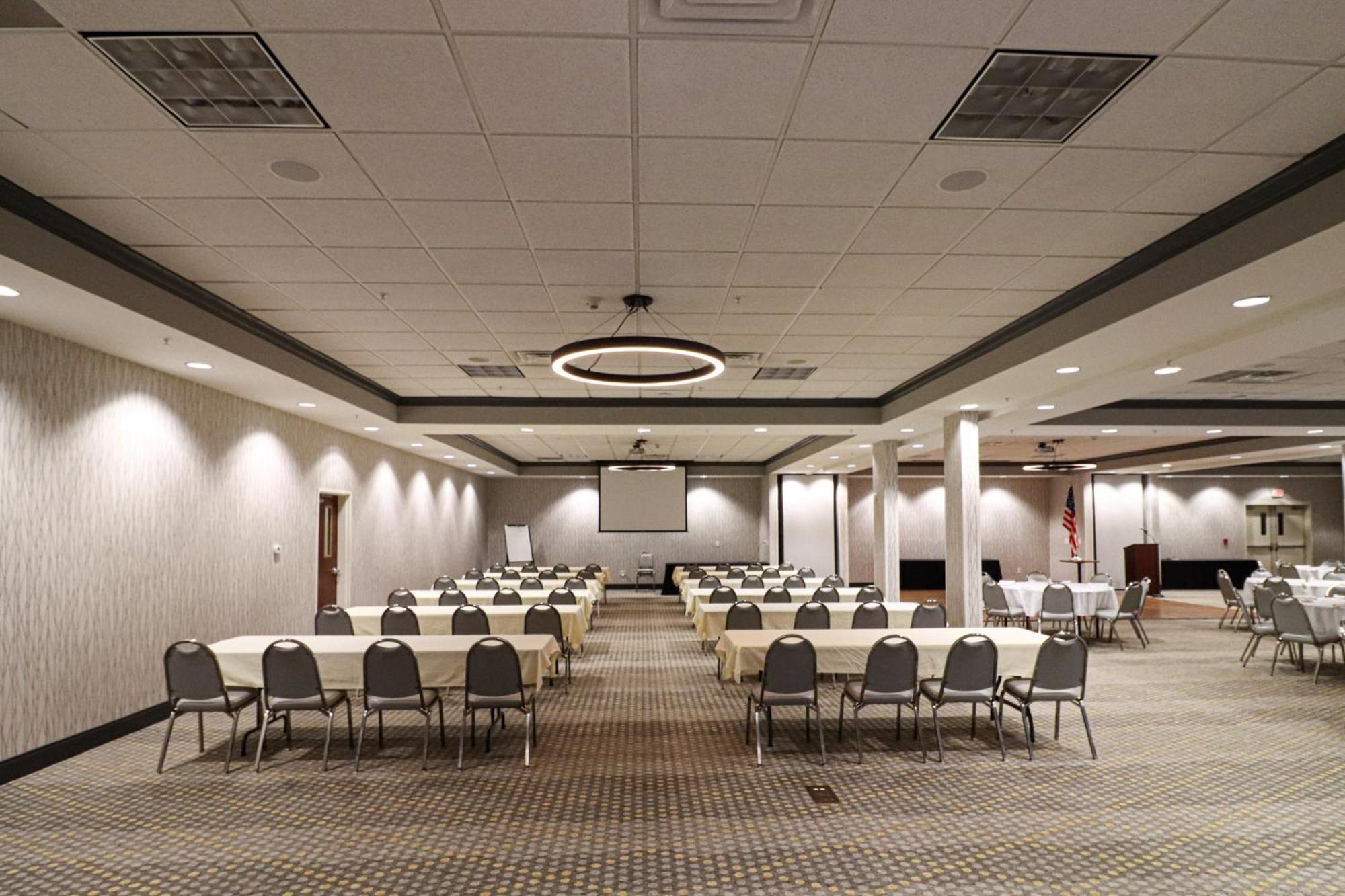 Holiday Inn Quincy By Ihg Exterior photo