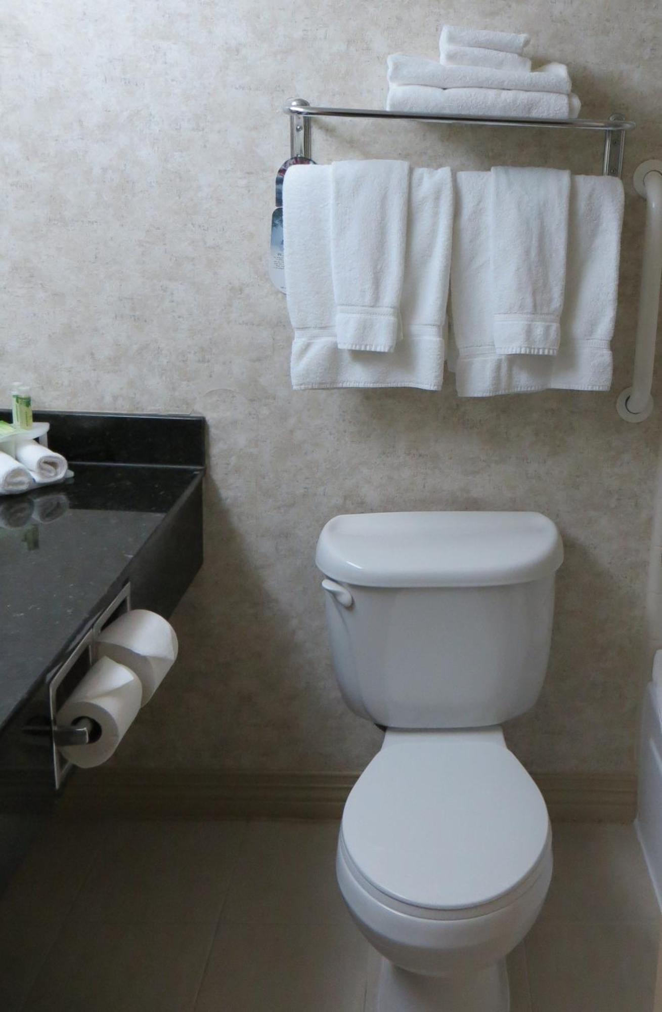 Holiday Inn Quincy By Ihg Room photo