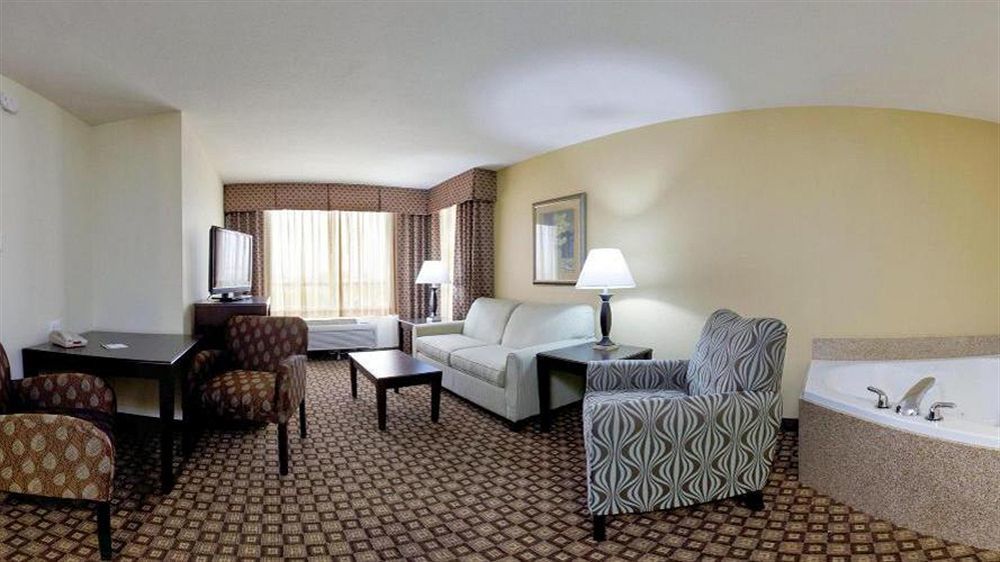 Holiday Inn Quincy By Ihg Exterior photo